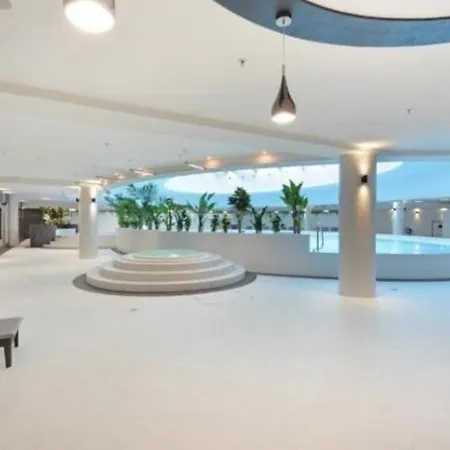 Hanza Tower Center Pool Jacusi Sauna شقة *